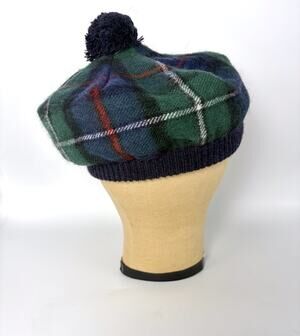 Scottish Lochcarron wool beanie hat Highlander plaid tam pom grn blu red wht NWT